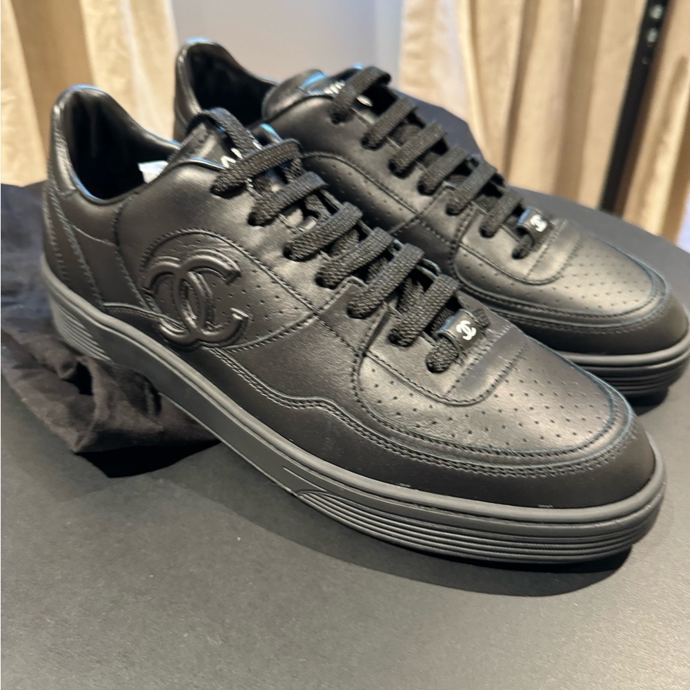 NEW Chanel Sneakers size 42!